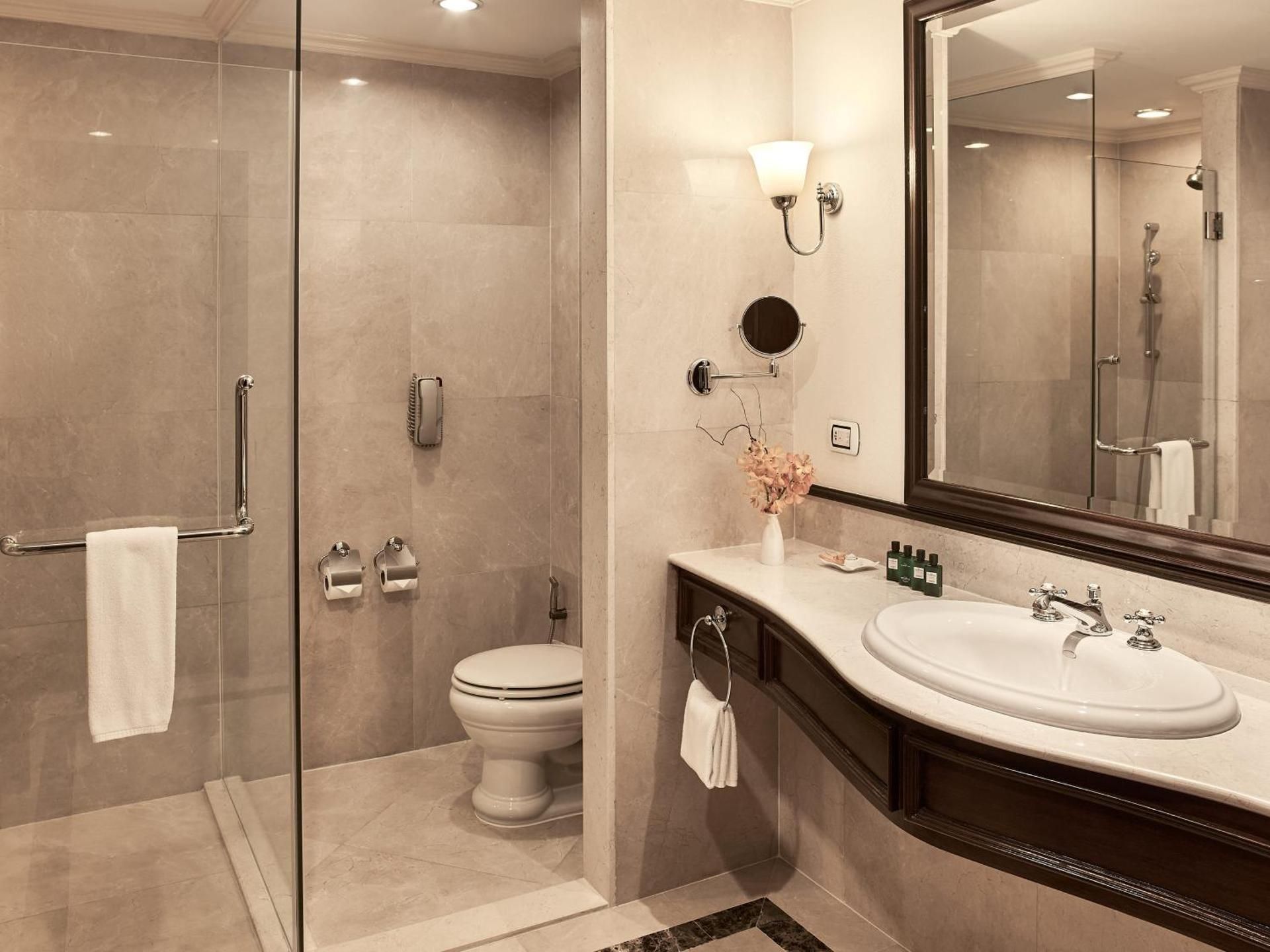 PRESTIGE SUITE, Club Millsime Access, 1 King Bed, Pool and Sea view