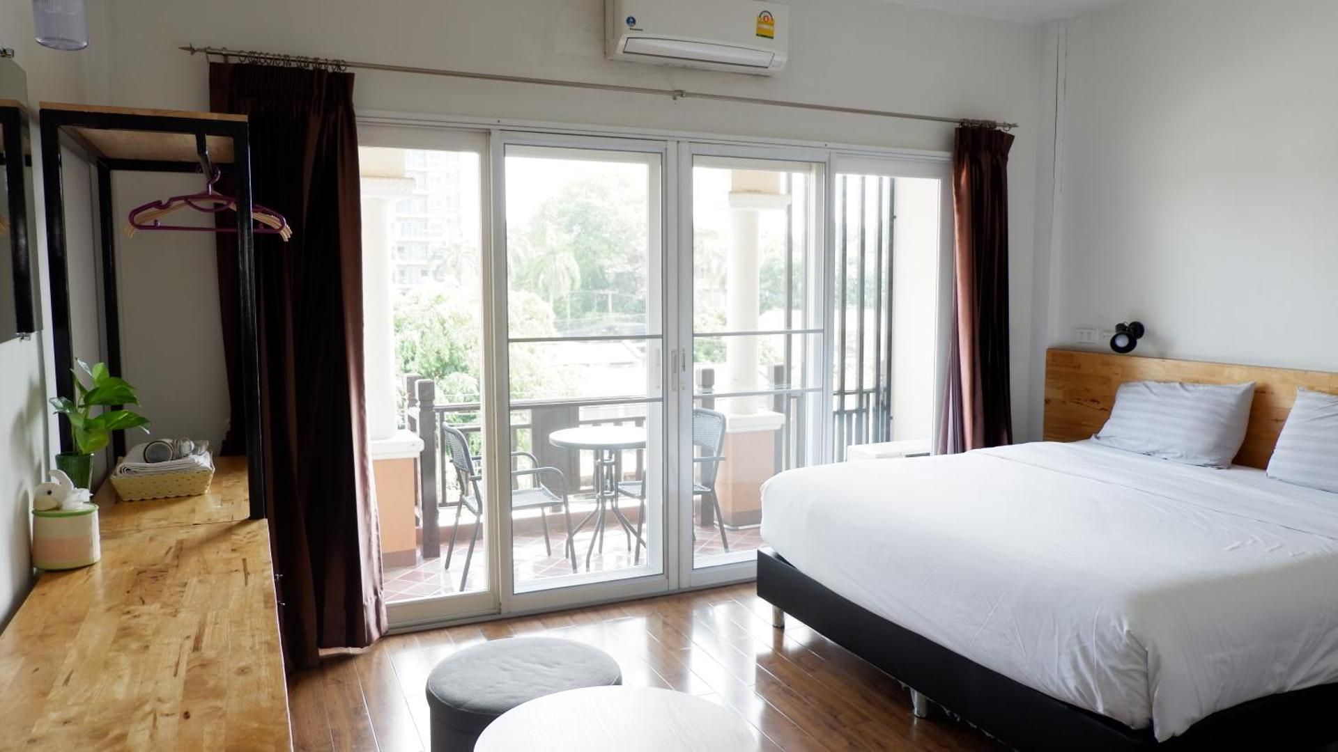 Double - Shared Bathroom