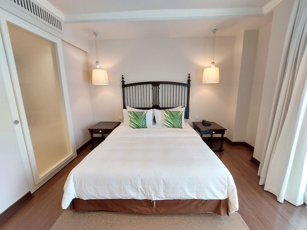 undefined At 21 Saladaeng 9