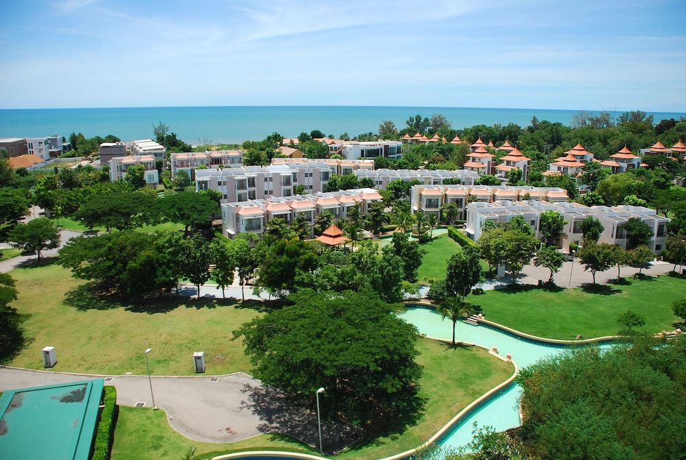 undefined The Legend Boathouse - 904 4