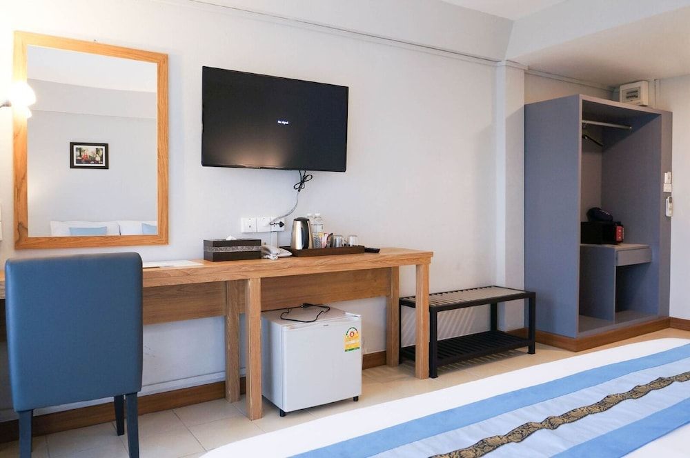 Ratana Hotel Deluxe Double Room 8