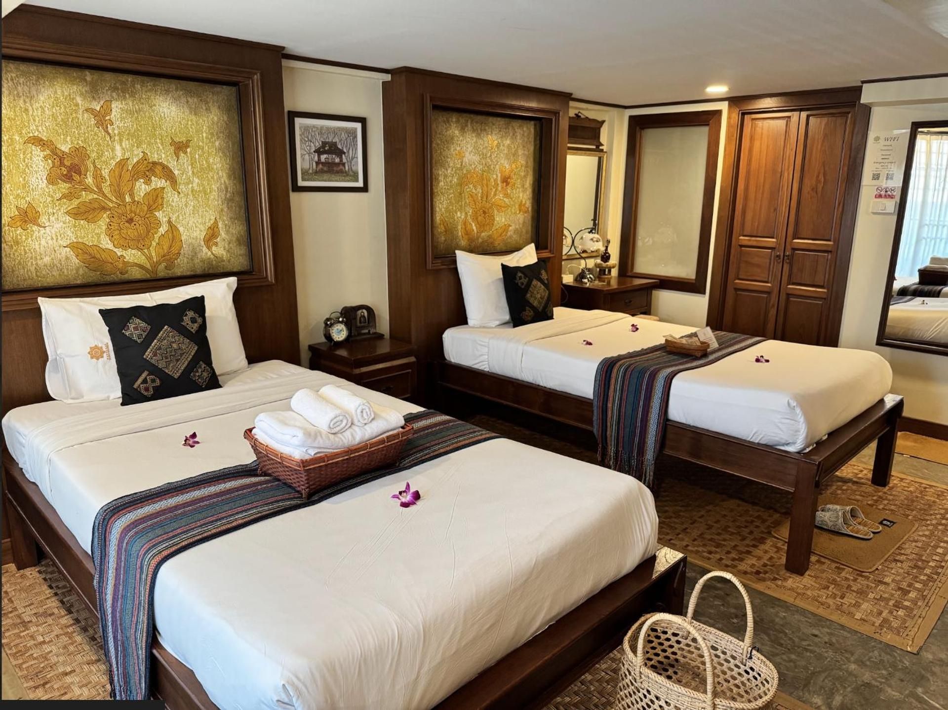 Deluxe Twin Bed