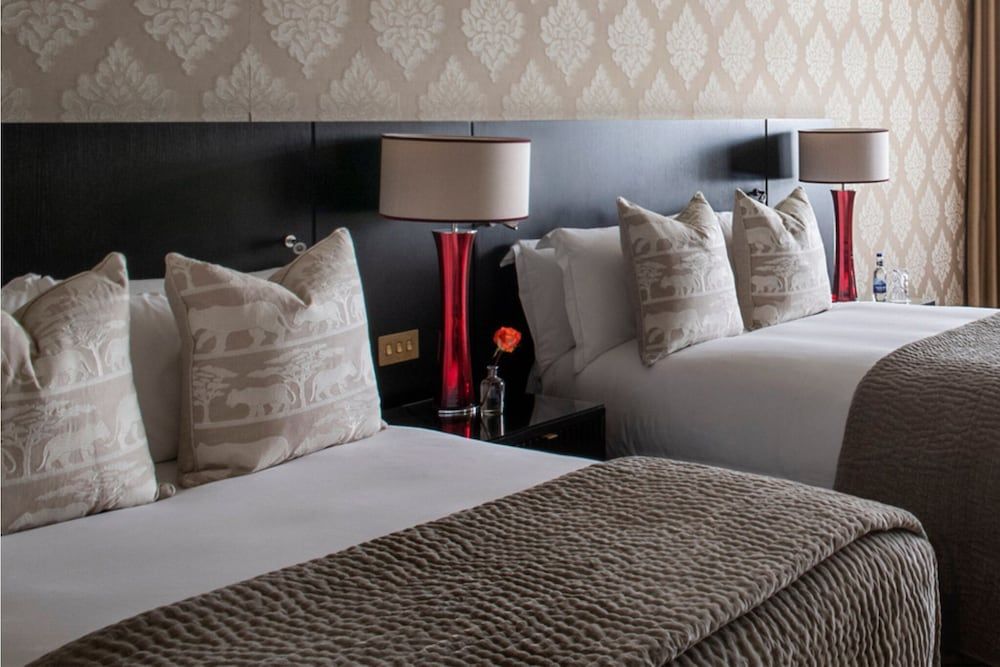 Deluxe Twin Room (1 King and 1 Double Bed)
