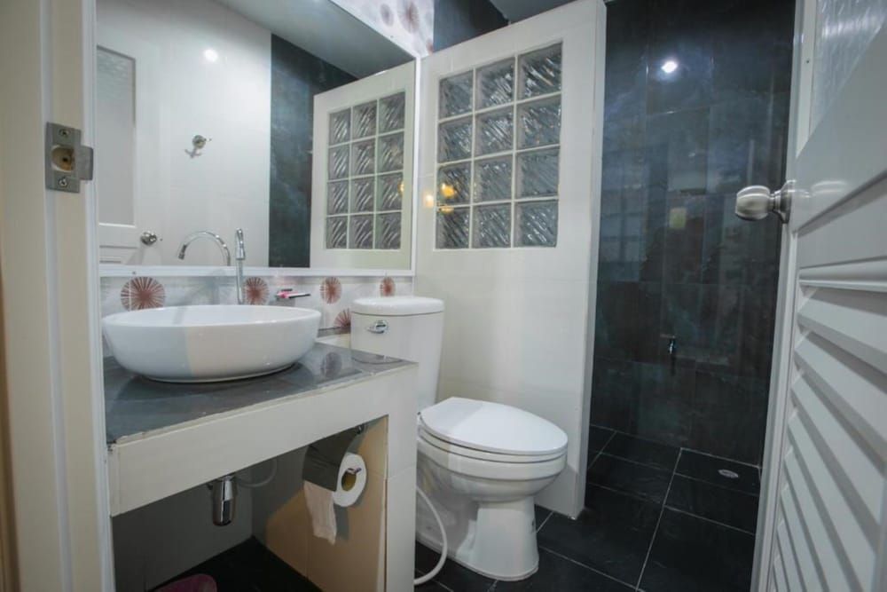 Phang Nga Guesthouse Budget Twin Room with Fan 3