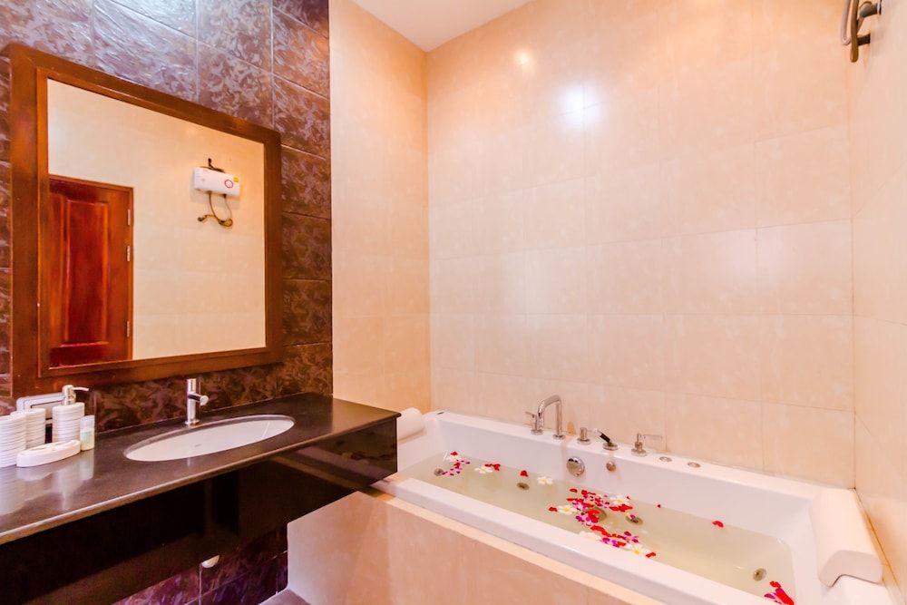 3 Bedrooms Pool Villa Walk to Patong Economy Villa, 3 Bedrooms, Private Pool, Corner 17