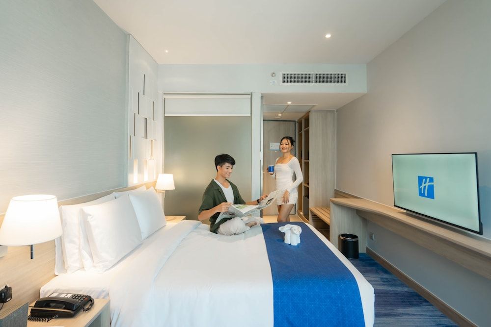 Holiday Inn Express Bangkok Soi Soonvijai by IHG Standard Room, 1 Queen Bed (with Free Breakfast)