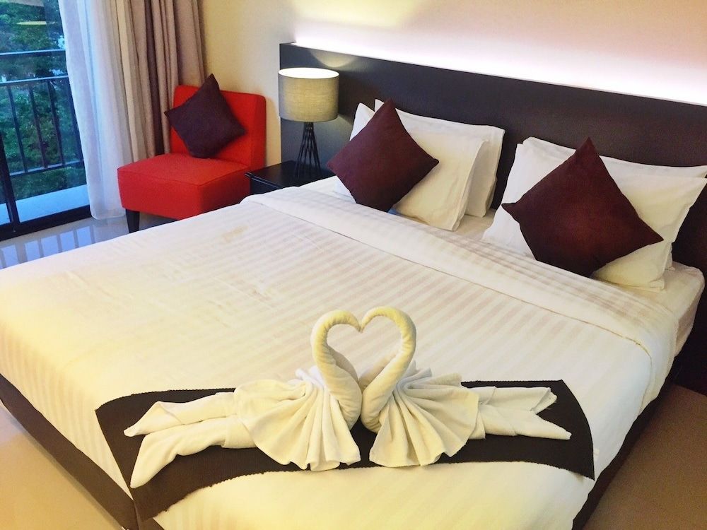 The Harmony Ville Deluxe Double Room with Bathtub 2