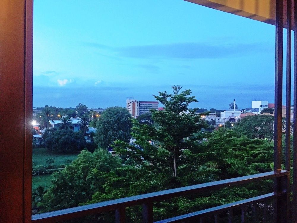 The Harmony Ville Deluxe Double Room with Bathtub 6