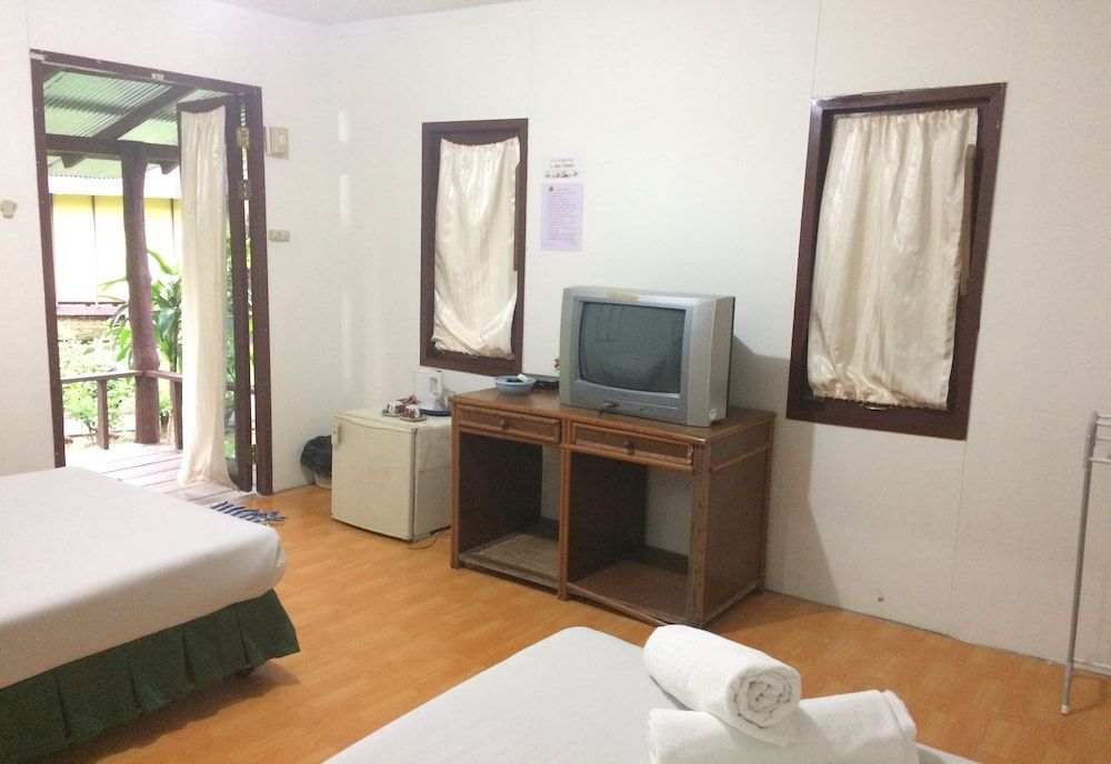 Kuraburi Resort Standard Bungalow 10