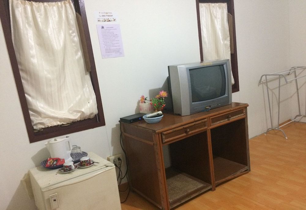 Kuraburi Resort Standard Bungalow 11