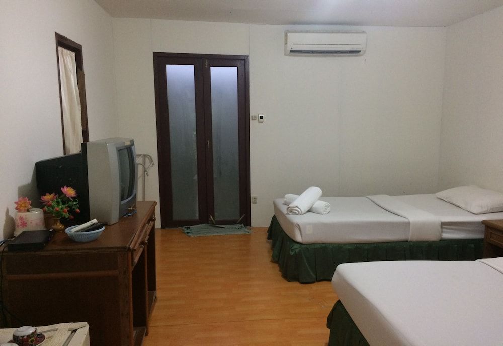 Kuraburi Resort Standard Bungalow 2