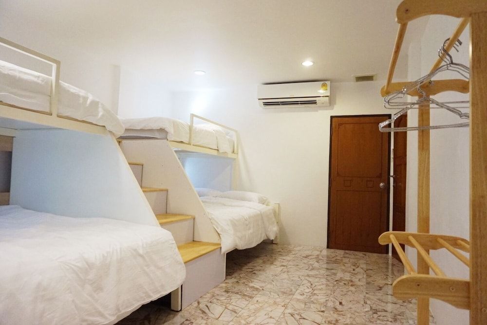 Boon Street Hostel Family Room with Private Bathroom 6