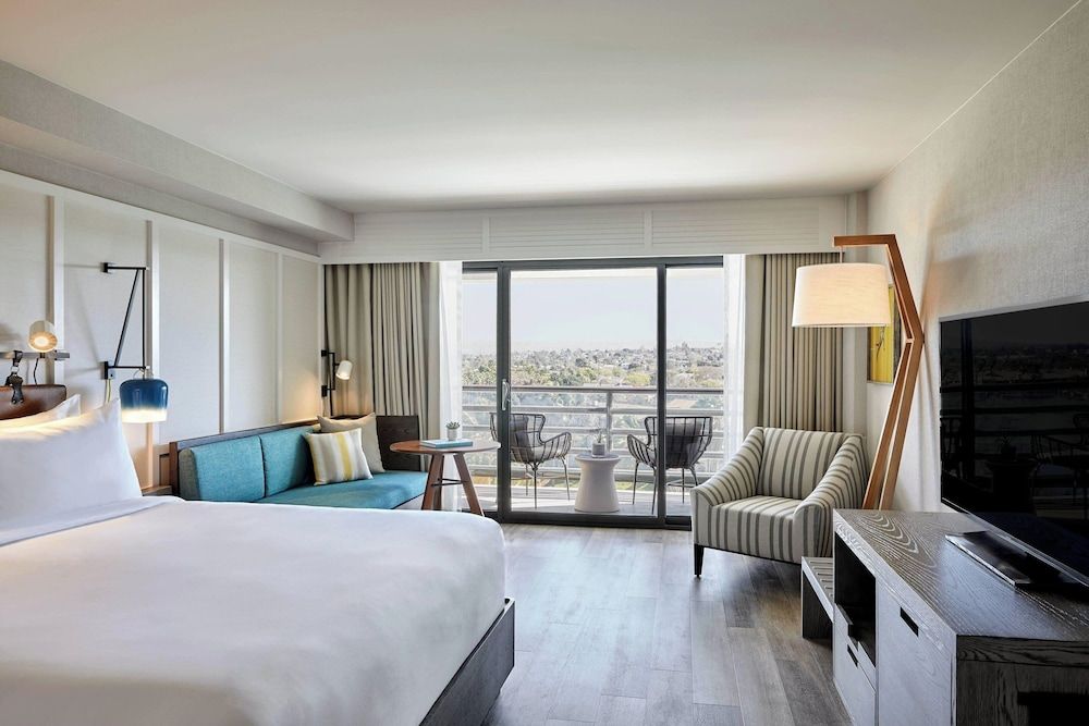 Room, 1 King Bed, Non Smoking, Balcony