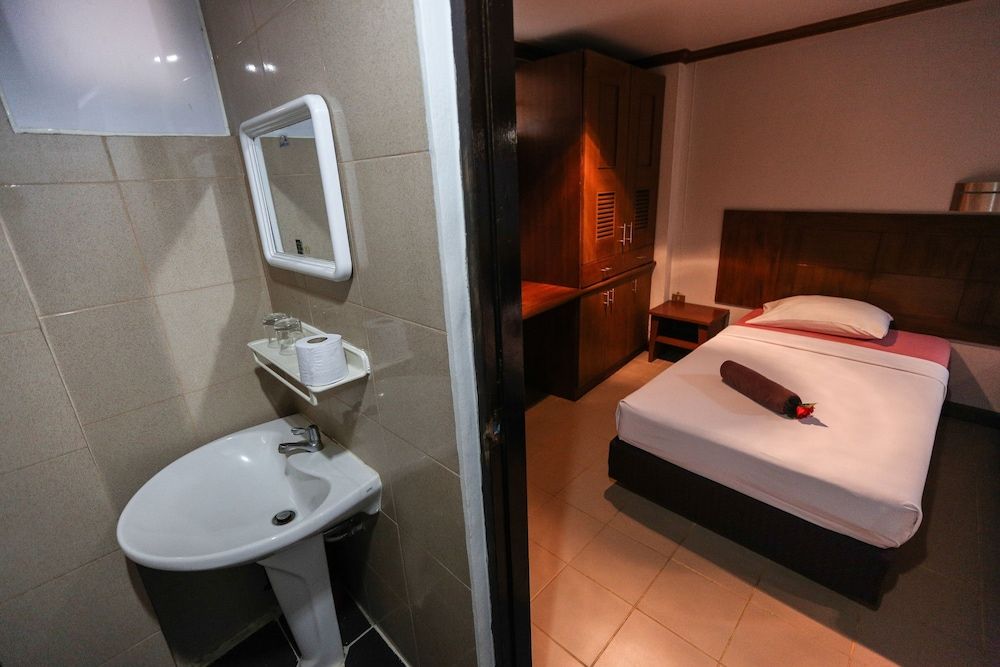 The Little Mermaid Guesthouse & Restaurant Twin room, No window 3