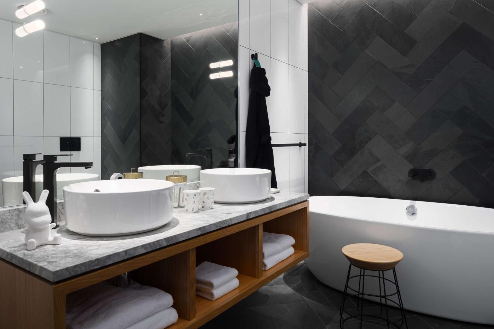 QT Wellington QT Harbourview Gallery King 2