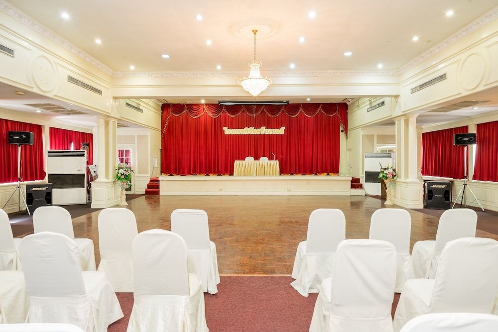 undefined Niran Grand Hotel 9