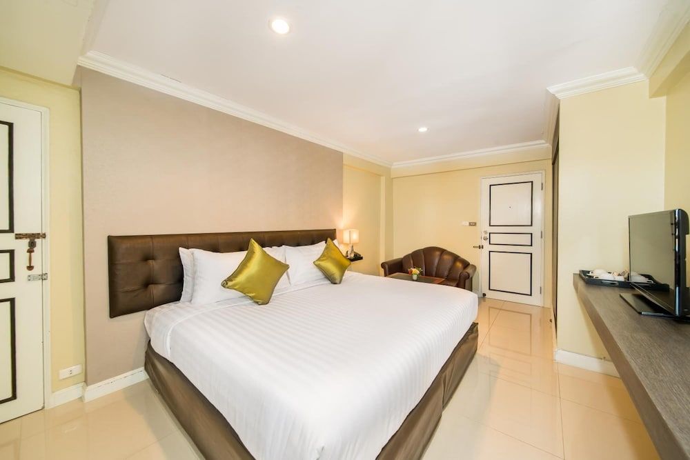 Niran Grand Hotel Deluxe Double or Twin Room 6