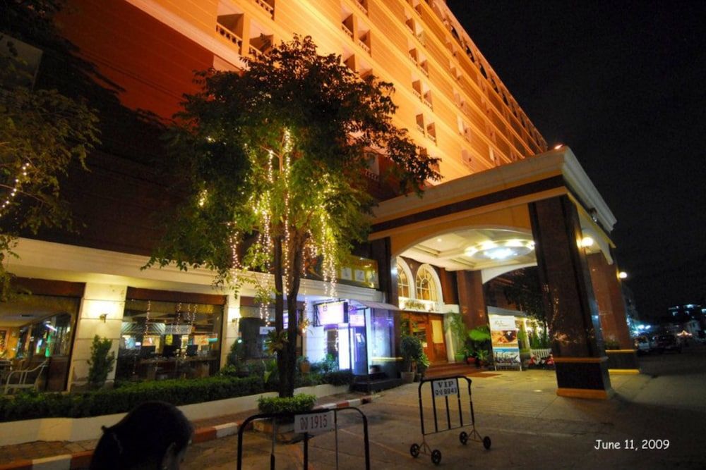 undefined Niran Grand Hotel 2