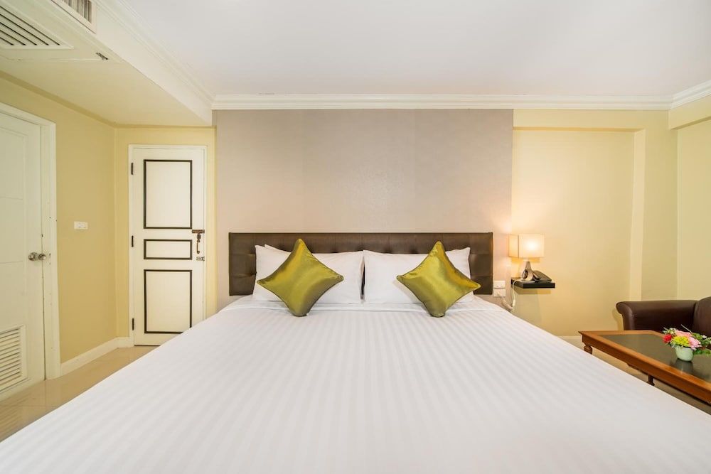 Niran Grand Hotel Deluxe Double or Twin Room 5