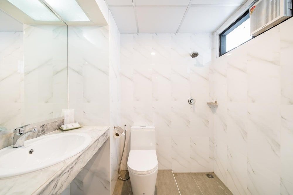 Niran Grand Hotel Deluxe Double or Twin Room 9