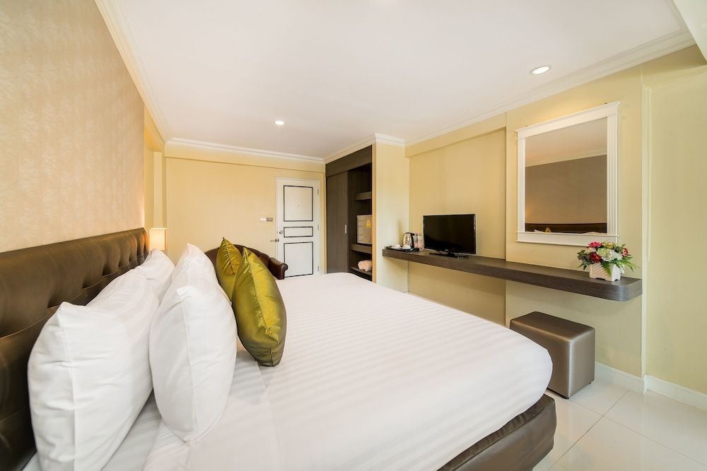Niran Grand Hotel Deluxe Double or Twin Room 4