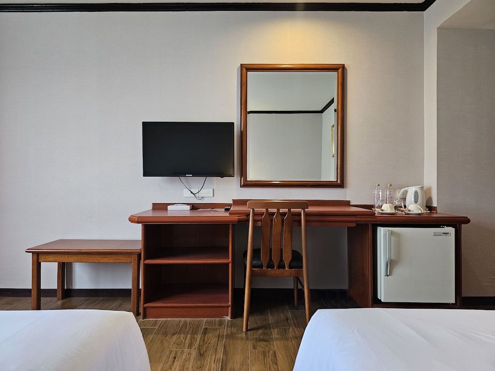 undefined Alexander Hotel 9