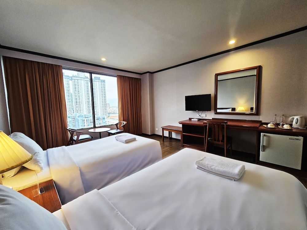 undefined Alexander Hotel 3