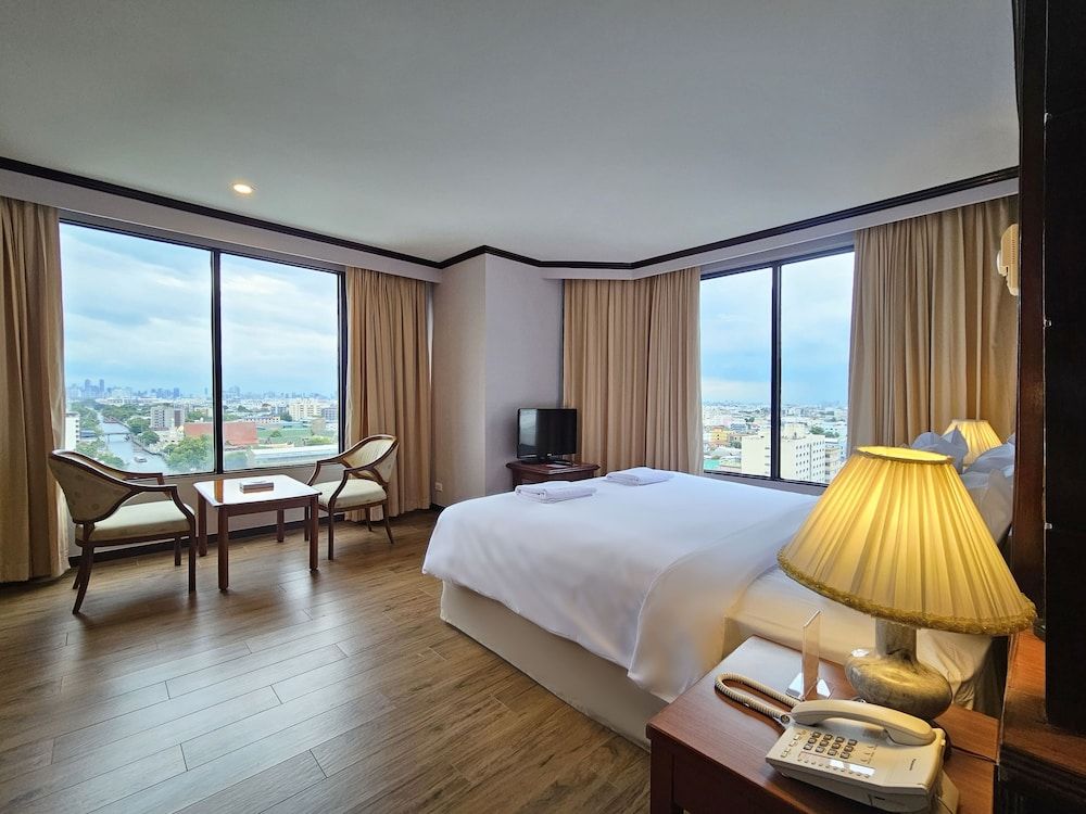 undefined Alexander Hotel 8