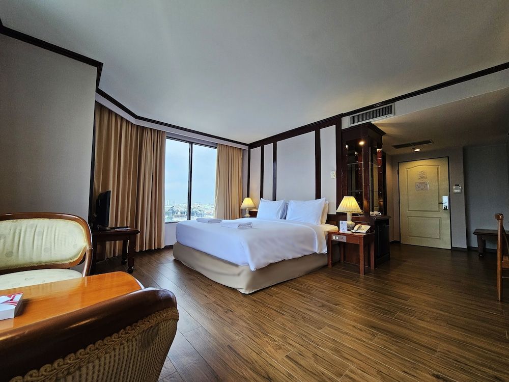 undefined Alexander Hotel 9