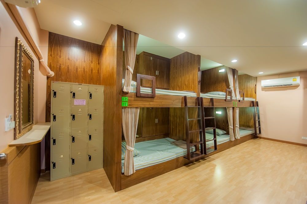 Private Back Pack 8 Beds