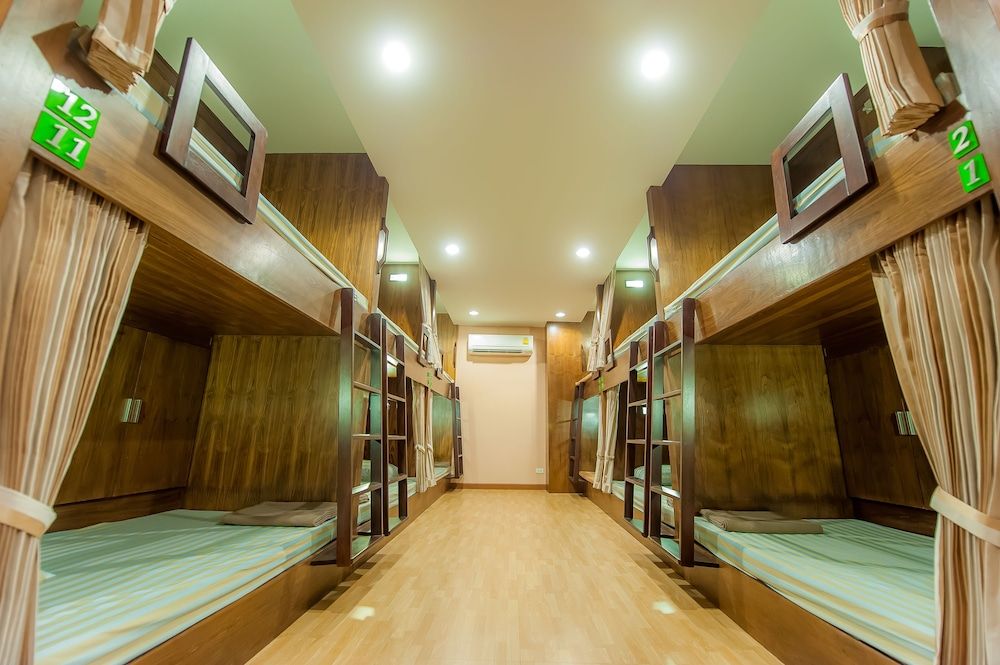 Private Back Pack 8 Beds