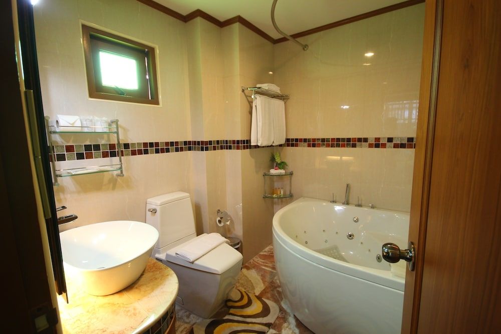 RK Riverside Resort & Spa Luxury Suite 12