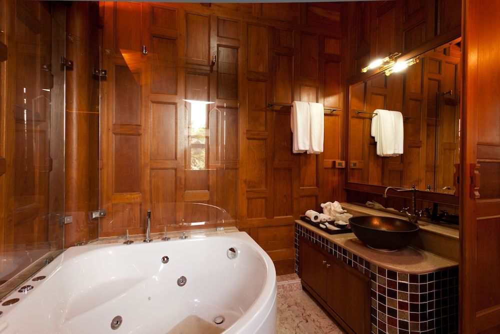 RK Riverside Resort & Spa 3-Bedroom Thai House 4