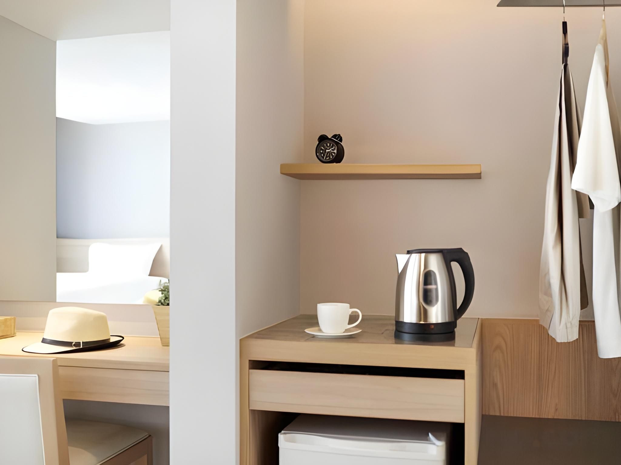 KritThai Residence Luxury Triple Room 11