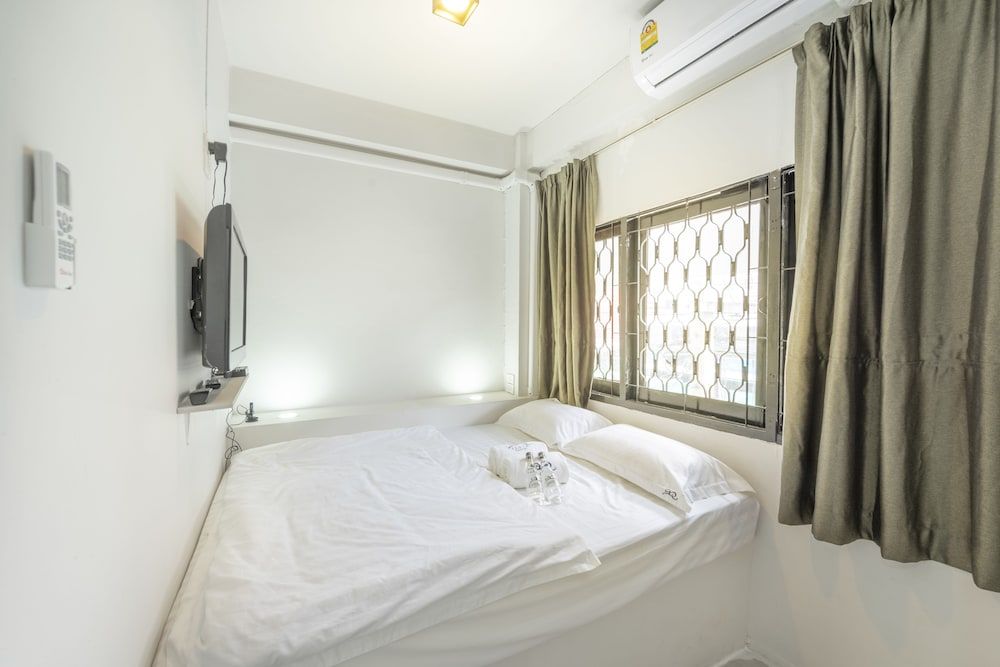 undefined Sloth Hostel 7