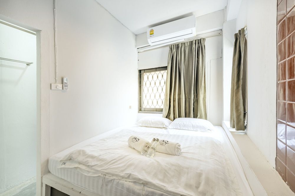 undefined Sloth Hostel