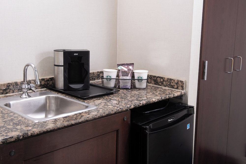 undefined Sheraton Suites Philadelphia Airport 8