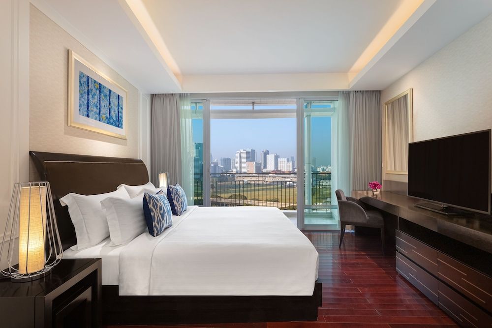 Deluxe Suite, 1 Bedroom (King)