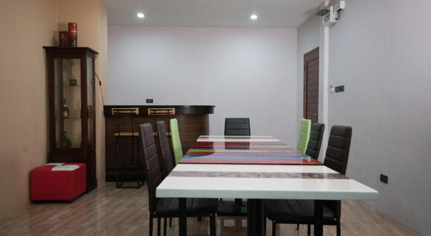 undefined The Pool Resort 6