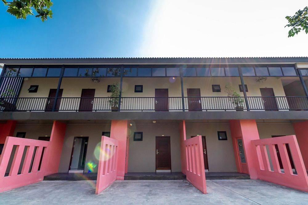 undefined The Pool Resort 4