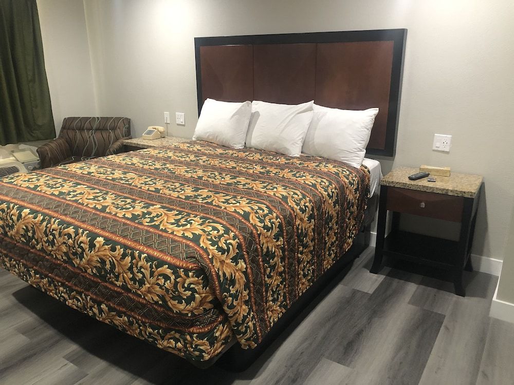 Standard Room, 1 King Bed, Jetted Tub