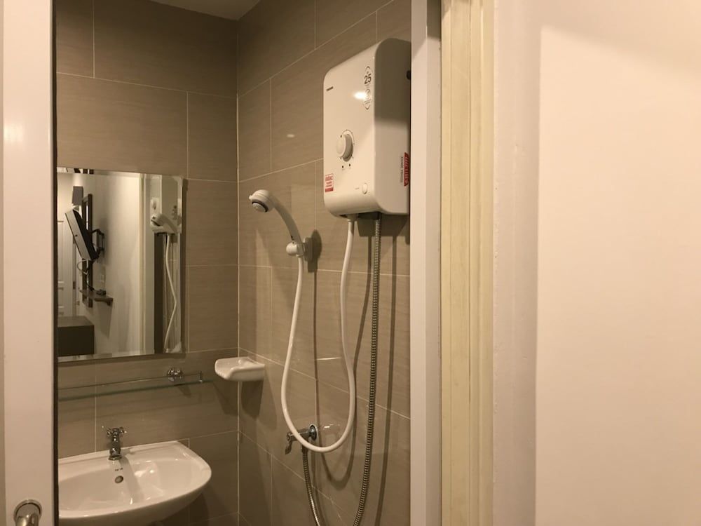 S.E.T Thanmongkol Residence Deluxe Room, 1 King Bed 8