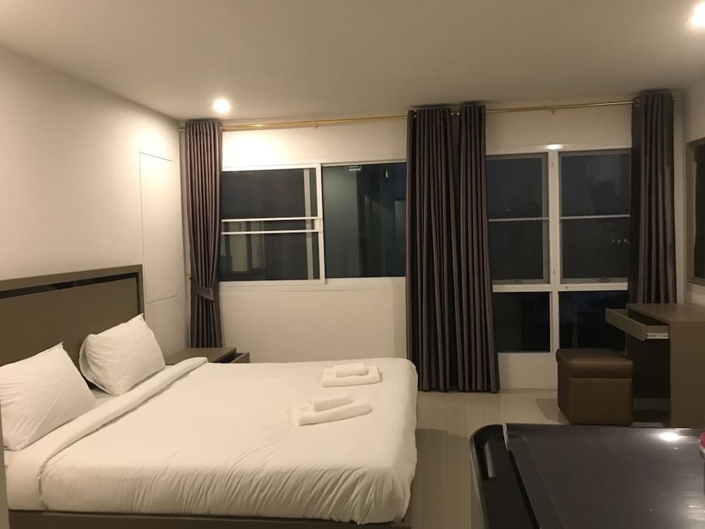 S.E.T Thanmongkol Residence Deluxe Room, 1 King Bed 2