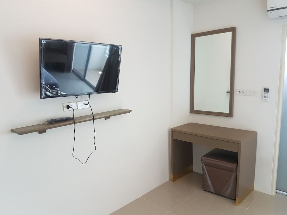 S.E.T Thanmongkol Residence Deluxe Room, 1 King Bed 9