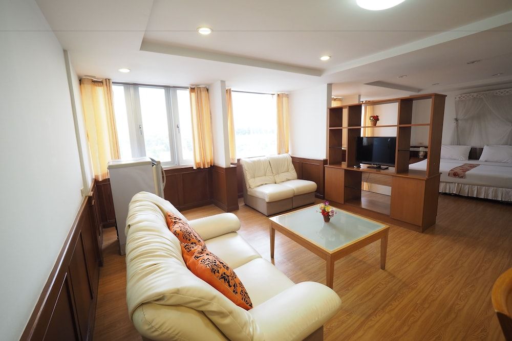 Navanakorn Golden View Suite 11