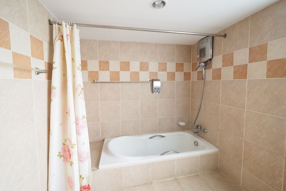 Navanakorn Golden View Suite 8