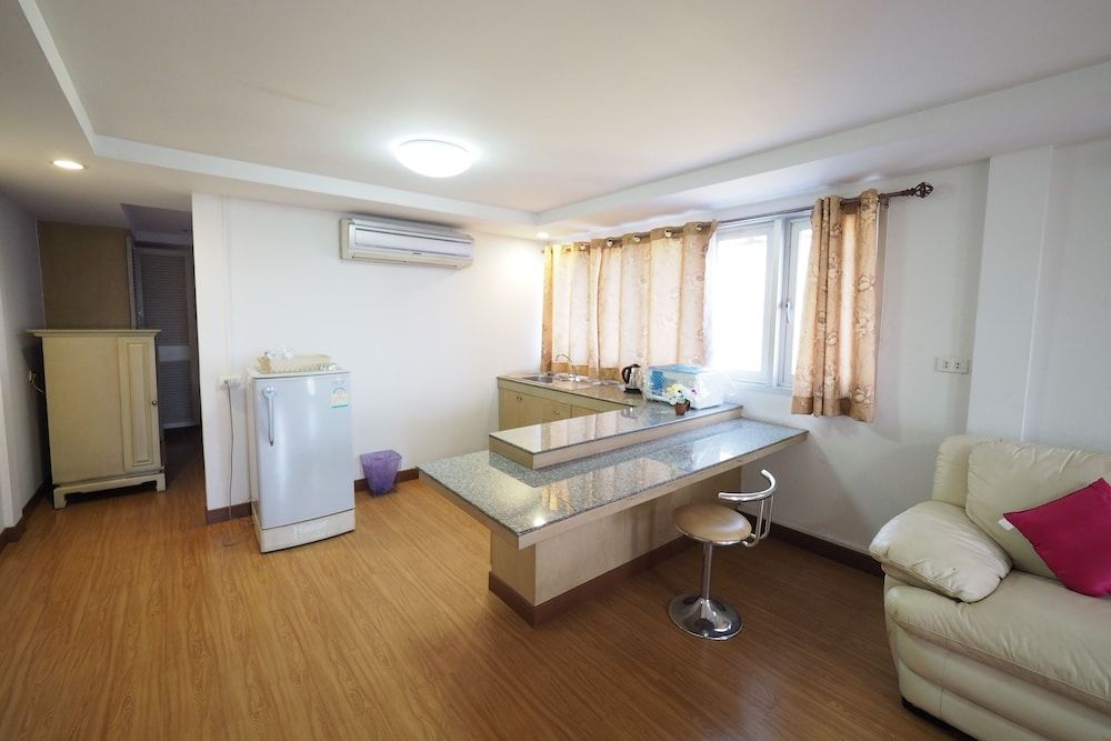 Navanakorn Golden View Suite 5