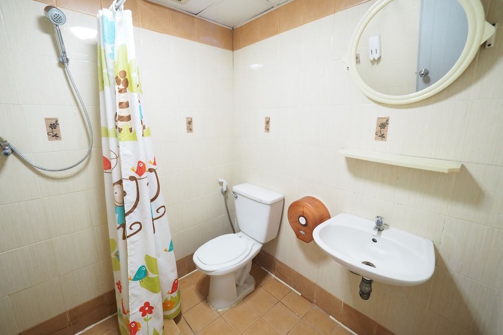 Navanakorn Golden View Standard Room 7