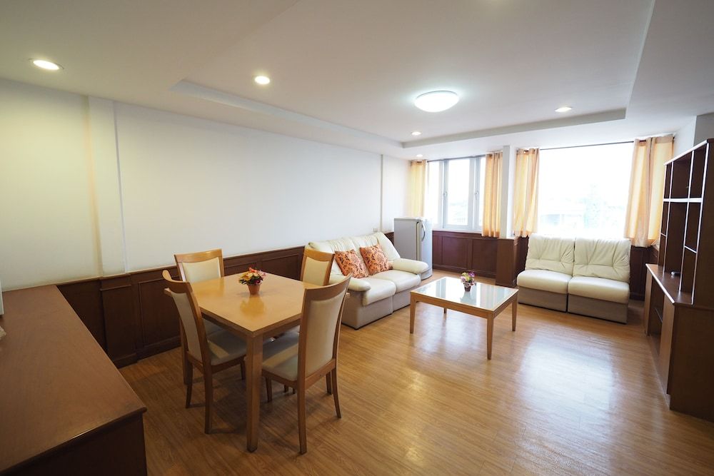 Navanakorn Golden View Suite 10