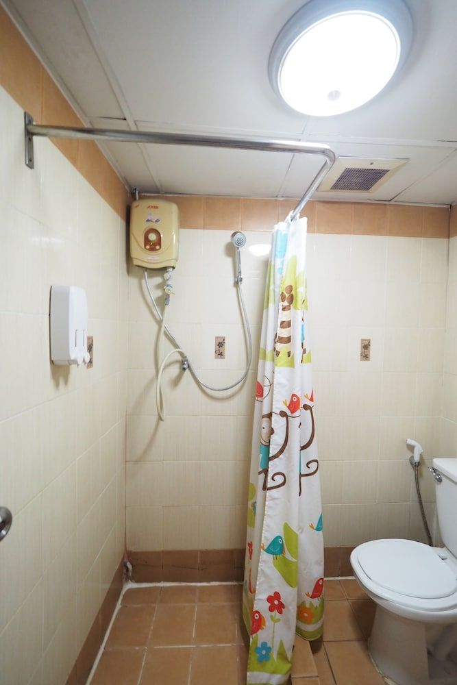 Navanakorn Golden View Standard Room 6